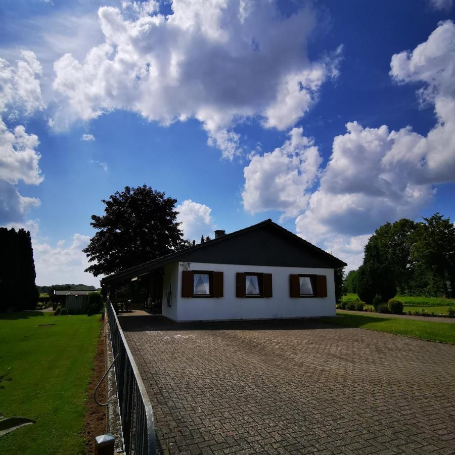 Bb19 Eifel-Ferienhaus Am Moseltal Mit Saunahaus Beuren  Bagian luar foto